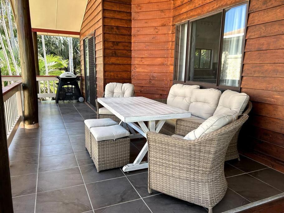 Beachside Modern Cedar * Emu Park