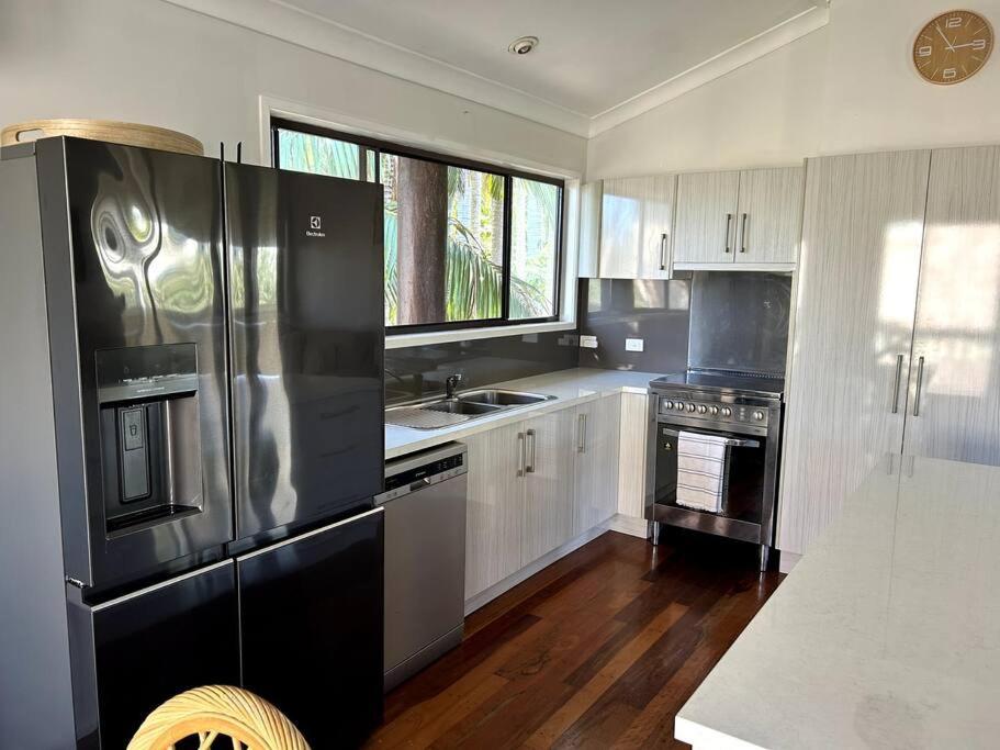 Beachside Modern Cedar * Emu Park
